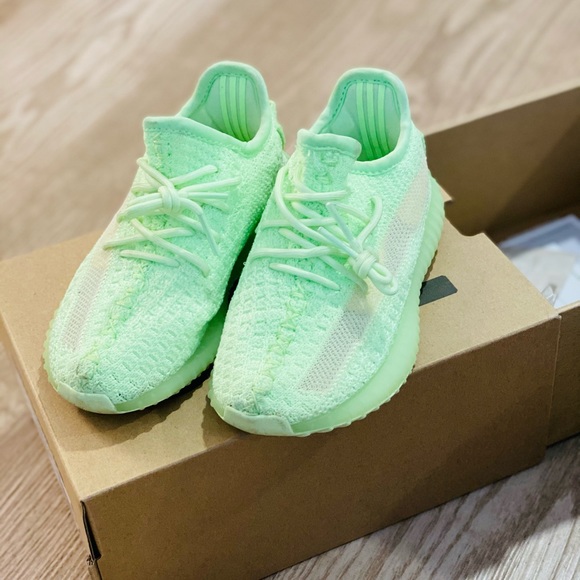 Yeezy glows - Picture 2 of 2